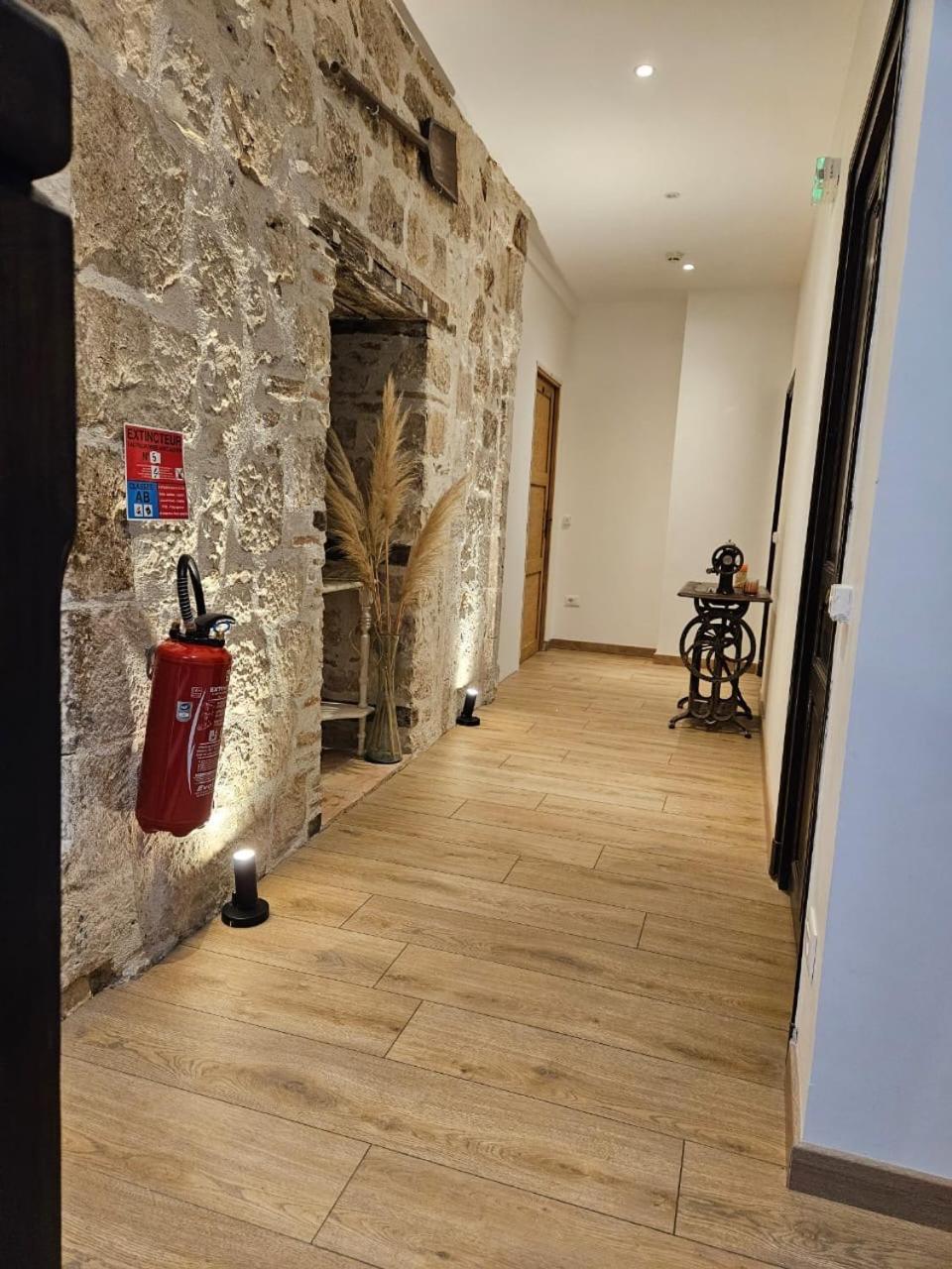 Le Beffroi Aparthotel Tournon-dʼAgenais Екстериор снимка