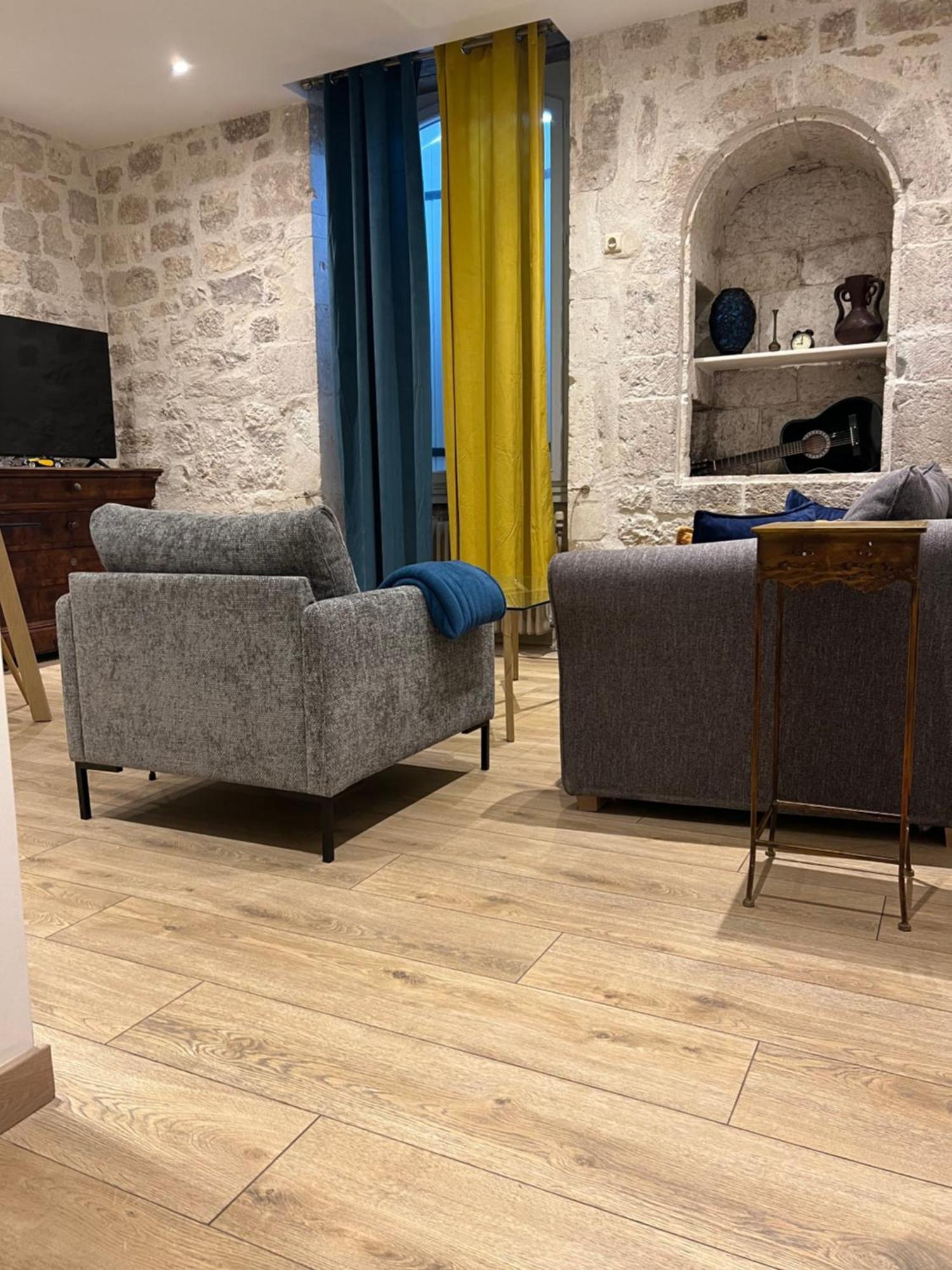 Le Beffroi Aparthotel Tournon-dʼAgenais Екстериор снимка