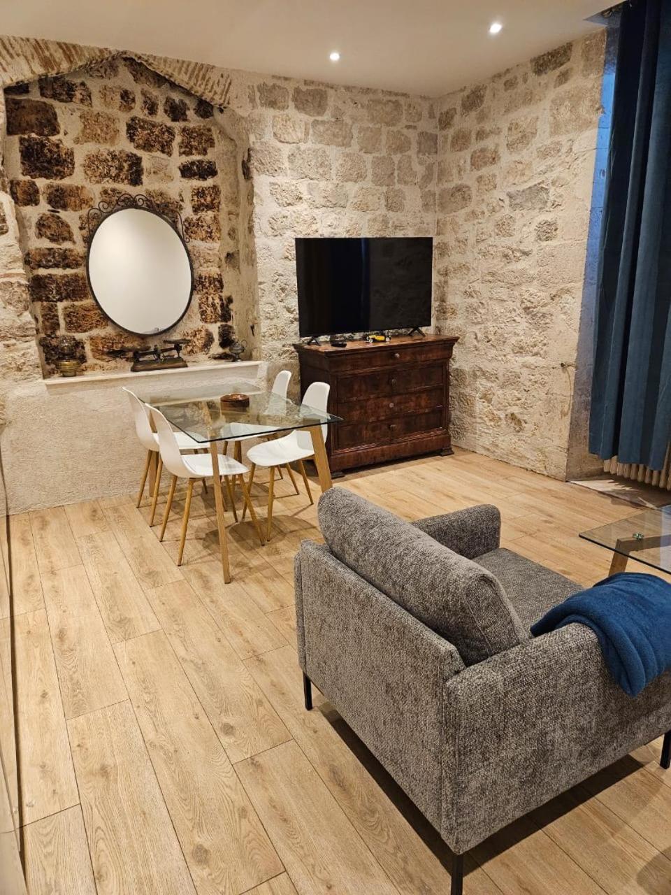 Le Beffroi Aparthotel Tournon-dʼAgenais Екстериор снимка