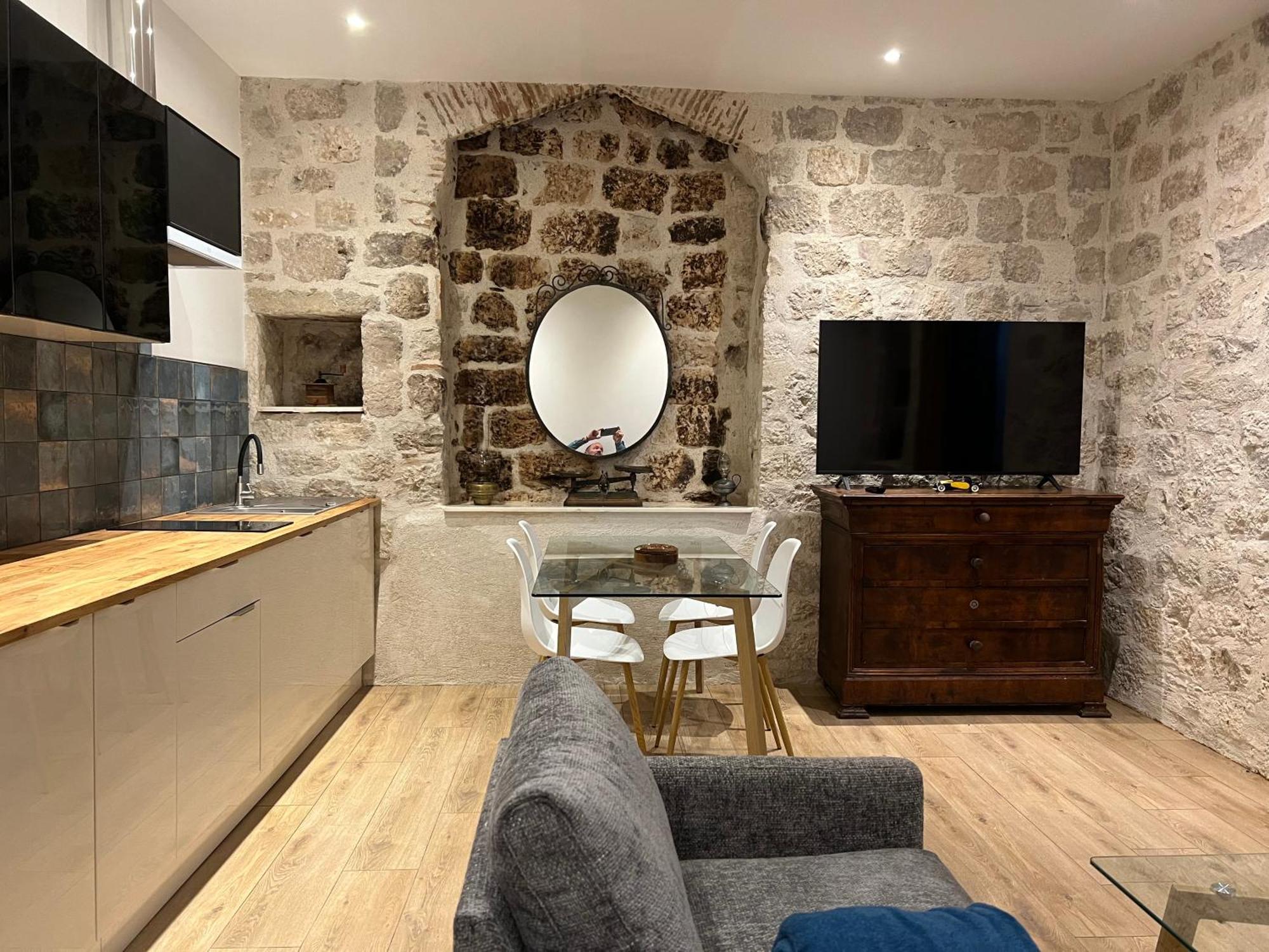 Le Beffroi Aparthotel Tournon-dʼAgenais Екстериор снимка